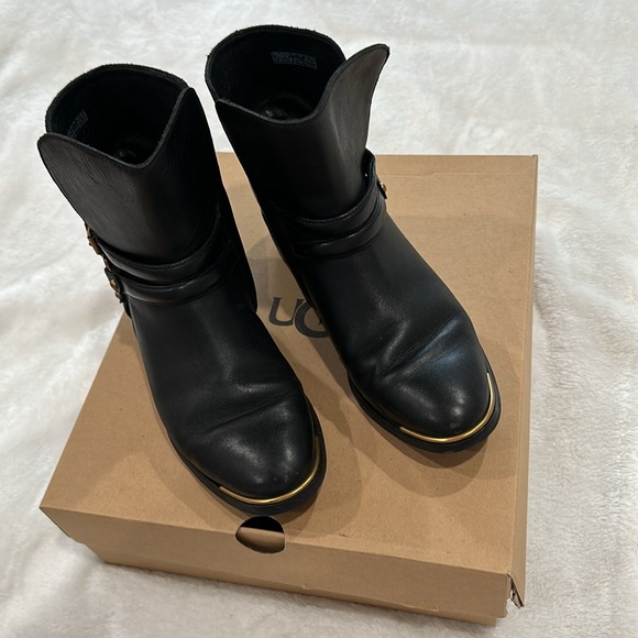 Authentic UGG ANKLE BOOTS SIZE 8 - Picture 2 of 12